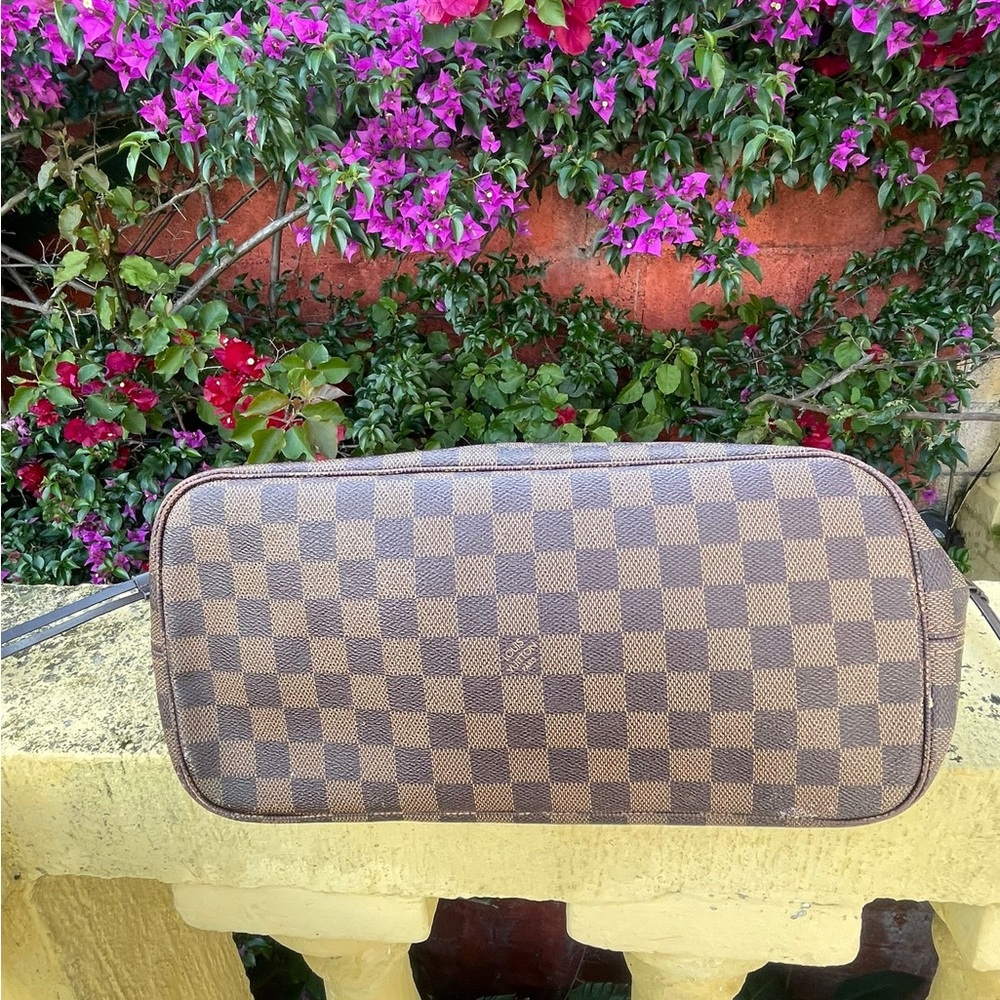 LOUIS VUITTON AUTHENTIC DAMIER EBENE GM - Picture 11 of 15